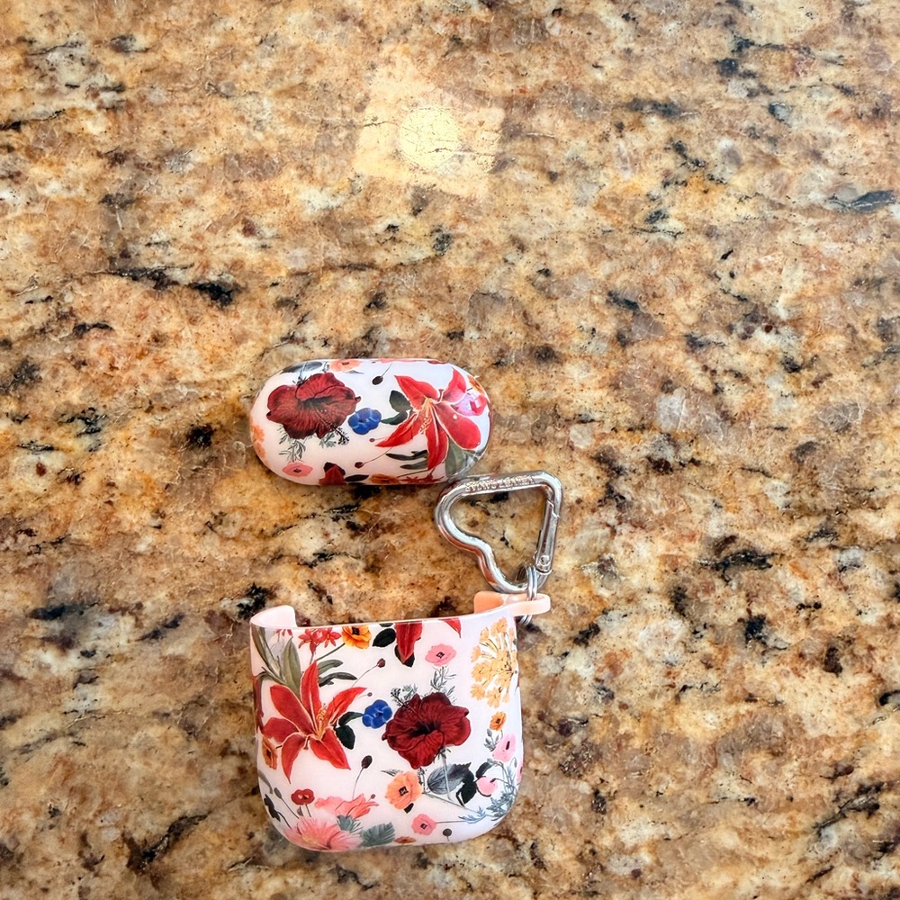 Velvet Caviar AirPods Gen 1/2 Case with Heart Clip “Nude Vintage Florals” - Picture 2 of 9